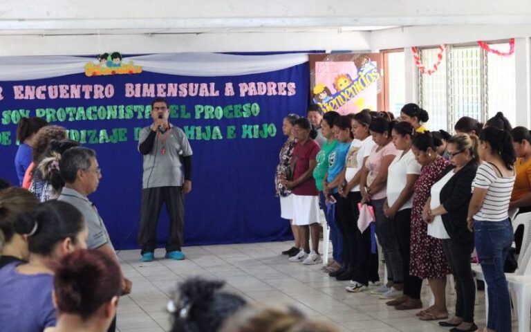 Padres de estudiantes tienen el primer encuentro con sus docentes