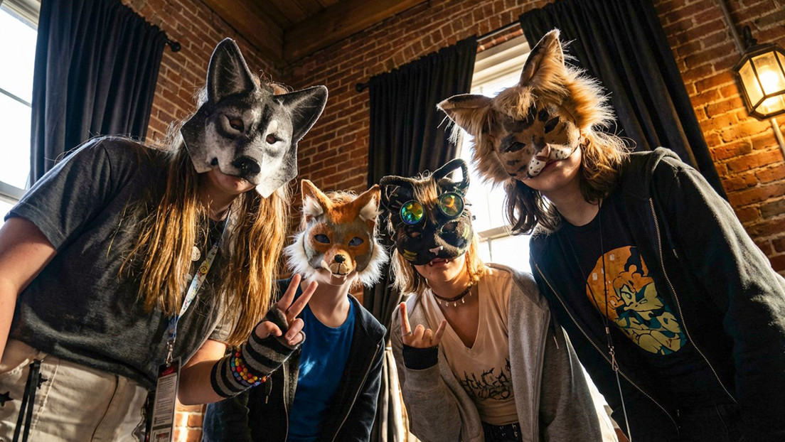 Prohíben a los “therians” realizar actividades en espacios públicos