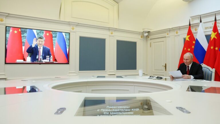 Putin y Jinping se manifiestan a favor de la cooperación en Venezuela y Cuba