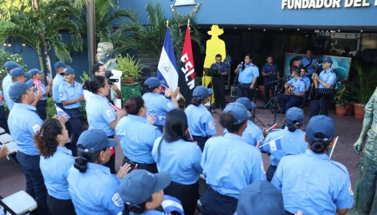 Servidores públicos del MINT honran a Sandino en cantata