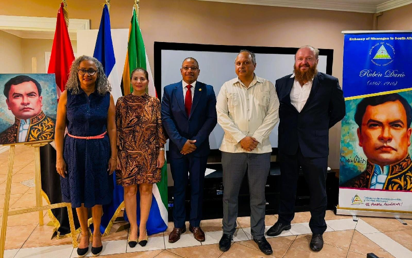 Sudáfrica: una rosa para Rubén “El Maestro Eterno”