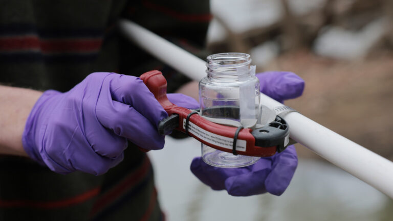 Trump declara emergencia por derrame de aguas residuales en Washington D.C.