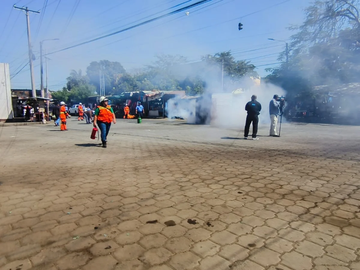 Simulacro de incendio en un comedor del mercadito de Ciudad Sandino