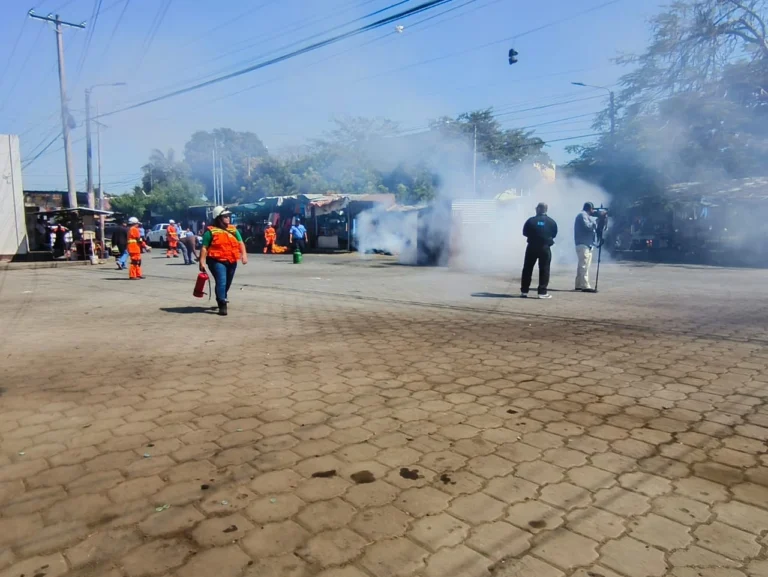 Simulacro de incendio en un comedor del mercadito de Ciudad Sandino