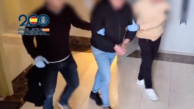 Retransmite las agresiones sexuales que cometía sobre su hija