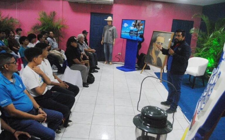 Alfabetizadores sostienen encuentro con estudiantes