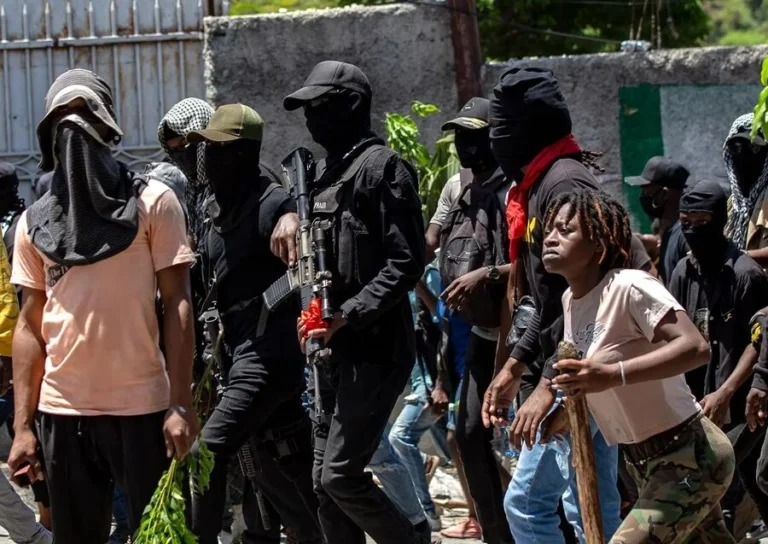 Bandas armadas secuestran a dos comunicadores en Haití