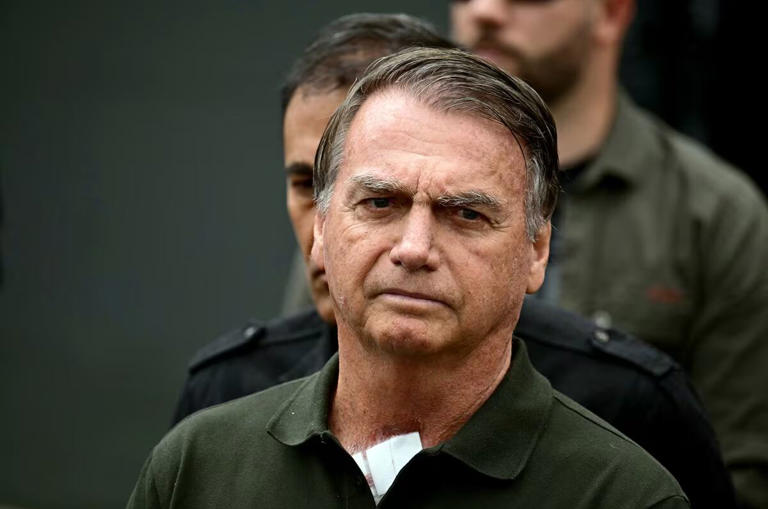 Bolsonaro internado por presentar cuadro de bronconeumonía bacteriana