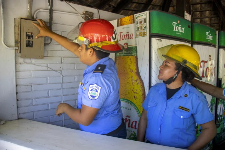 Bomberos y Policía inspeccionan centros recreativos para un verano seguro