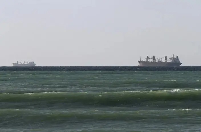 China apoya negociación para la navegación por el estrecho de Ormuz