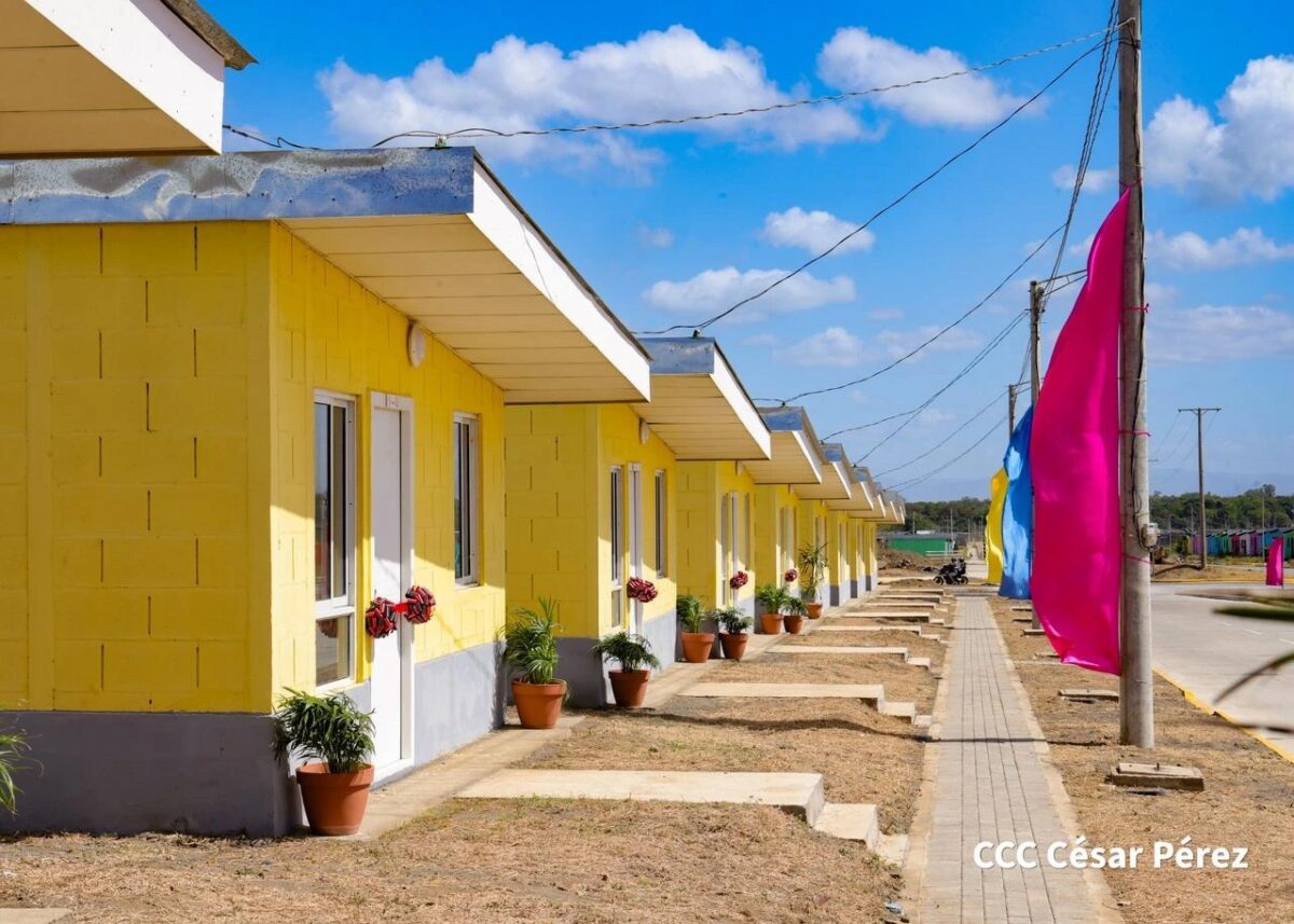 Cien familias reciben sus nuevas viviendas en Managua