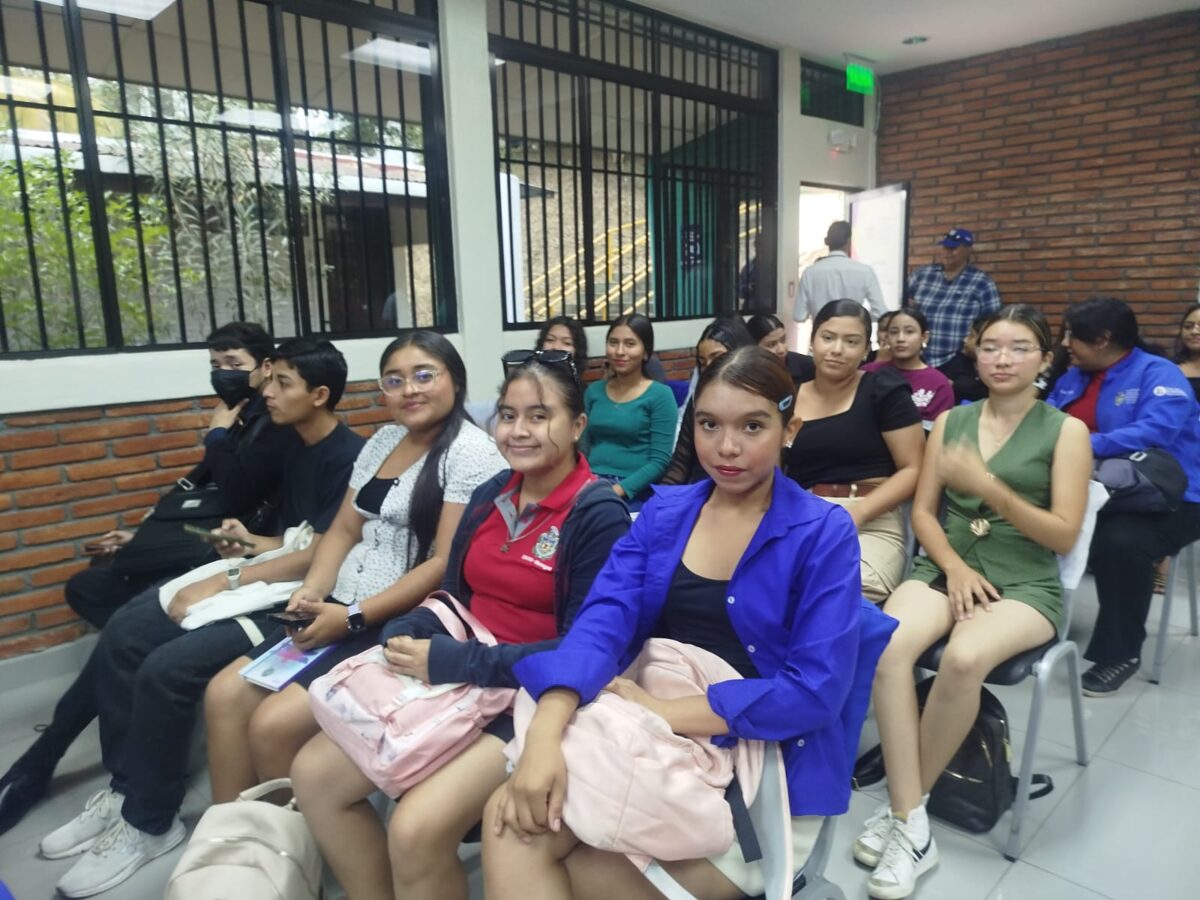 Comunicadores se capacitan sobre el uso de la Inteligencia Artificial