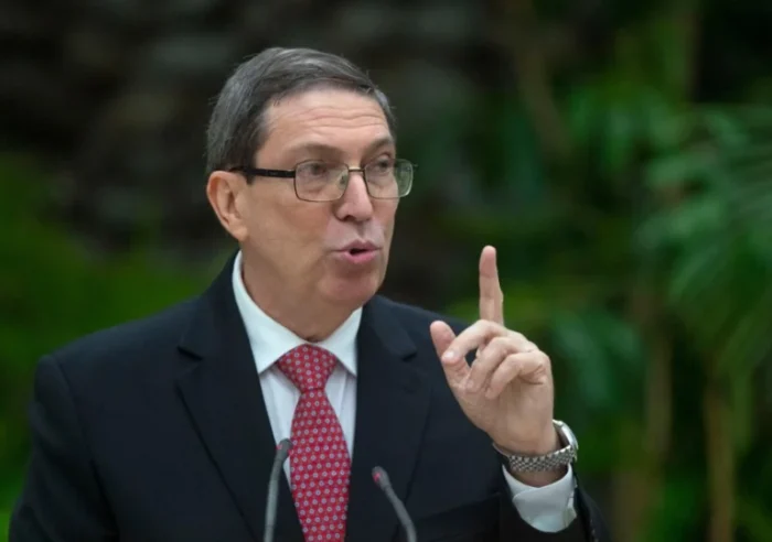 Cuba denuncia “cerco petrolero” de EE. UU. ante la CELAC