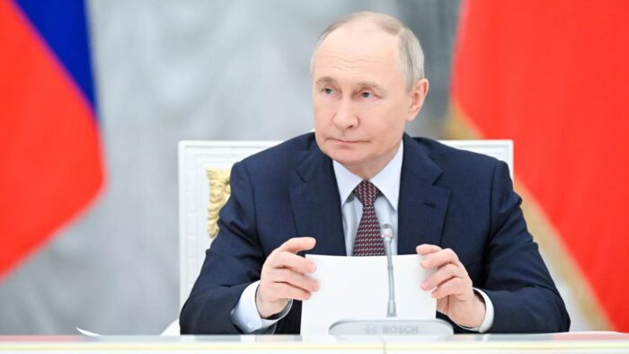 Decisión de Crimea de estar con Rusia es inquebrantable, destaca Putin