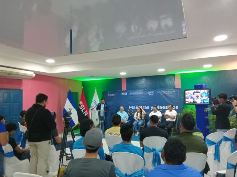 Docentes inician capacitación para fortalecer capacidades en el sector industria y construcción