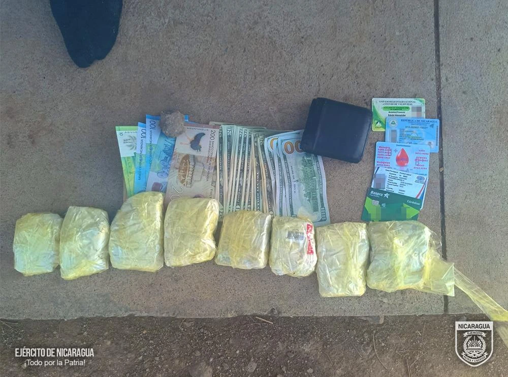 Durante servicios operativos del Cuarto Comando Militar Regional, en Cárdenas, Rivas, el Ejército retuvo a varios ciudadanos que intentaron ingresar a Nicaragua por pasos no habilitados procedentes de Costa Rica y con estupefacientes.
