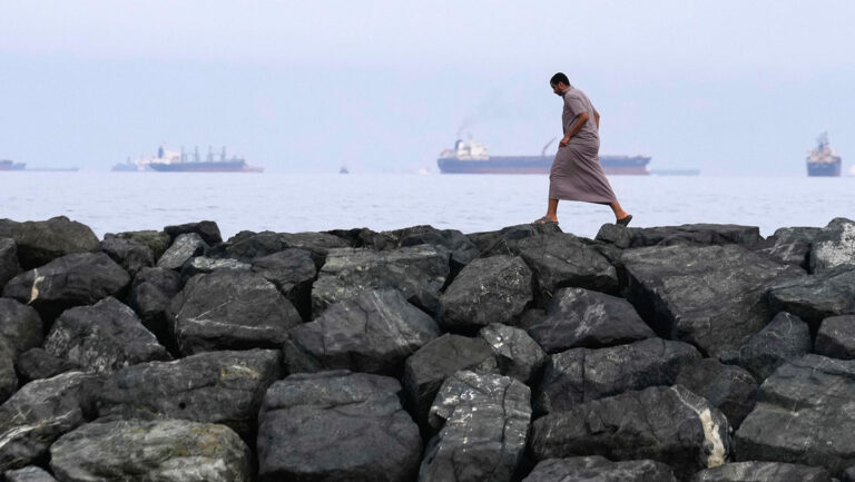 El estrecho de Ormuz solo está cerrado para los buques de países enemigos