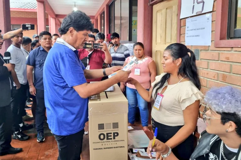 Evo Morales denuncia proscripción de candidaturas en elecciones locales