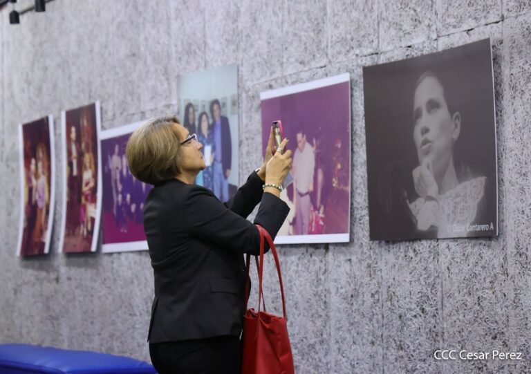 Expo Teatro inaugura homenaje a Evelyn Martínez con muestra de 20 fotografías