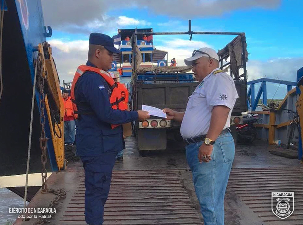 Fuerza Naval brinda seguridad a embarcaciones y fortalece actividad portuaria del país