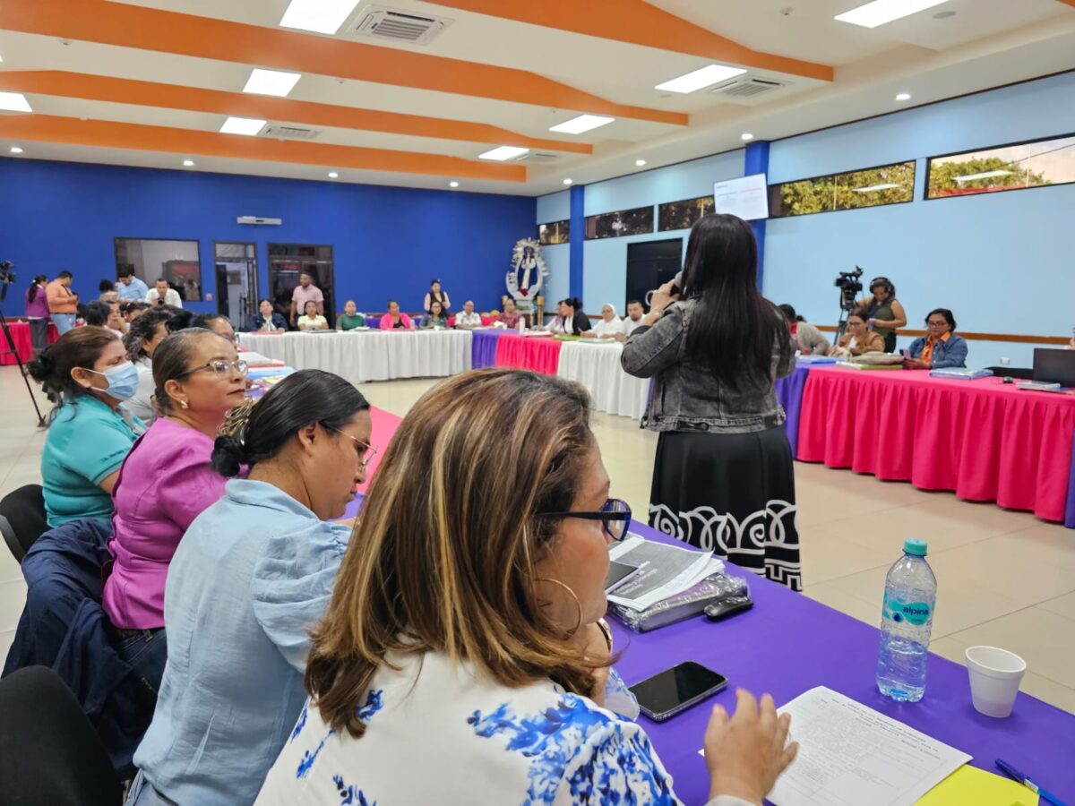 Gobierno fortalece gestión educativa y el liderazgo en las escuelas