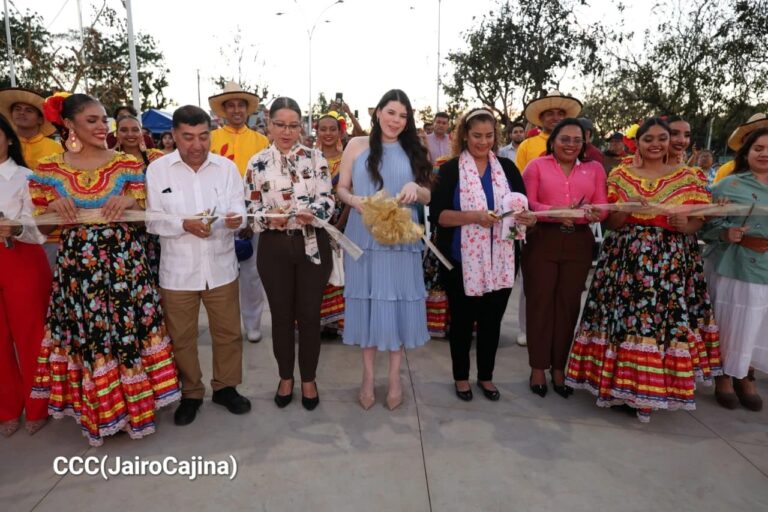Inauguran Paseo Edith Grön en saludo al Día de la mujer