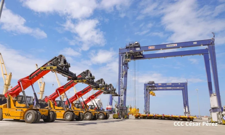 Inauguran grúas móviles y básculas en Puerto Corinto