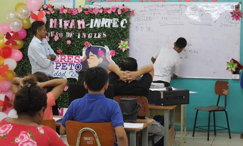 Inicia curso de inglés para adolescentes y jóvenes de Managua