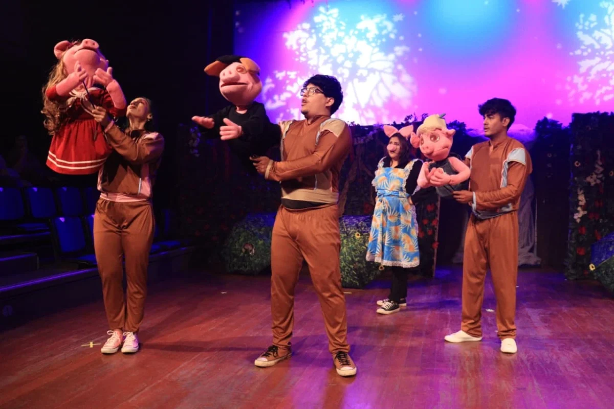 “Los Tres Cerditos”