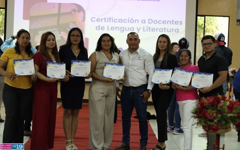 MINED certifica a 593 docentes de Lenguaje y Literatura tras concluir un curso