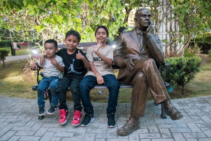 Nuevo monumento de Rubén Darío se convierte en punto de encuentro en Managua