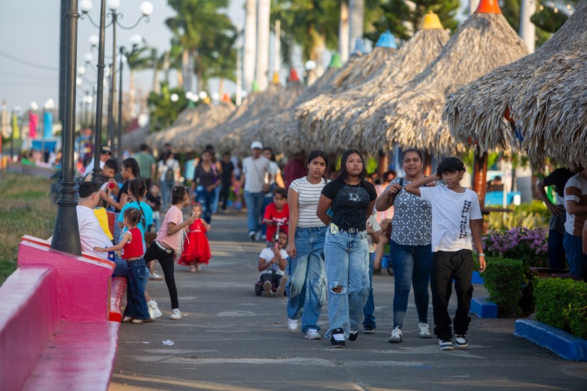 Nacionales y extranjeros disfrutan en los Puertos Turísticos