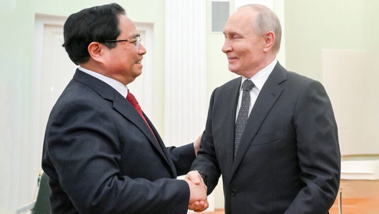 Putin se reúne con el primer ministro de Vietnam