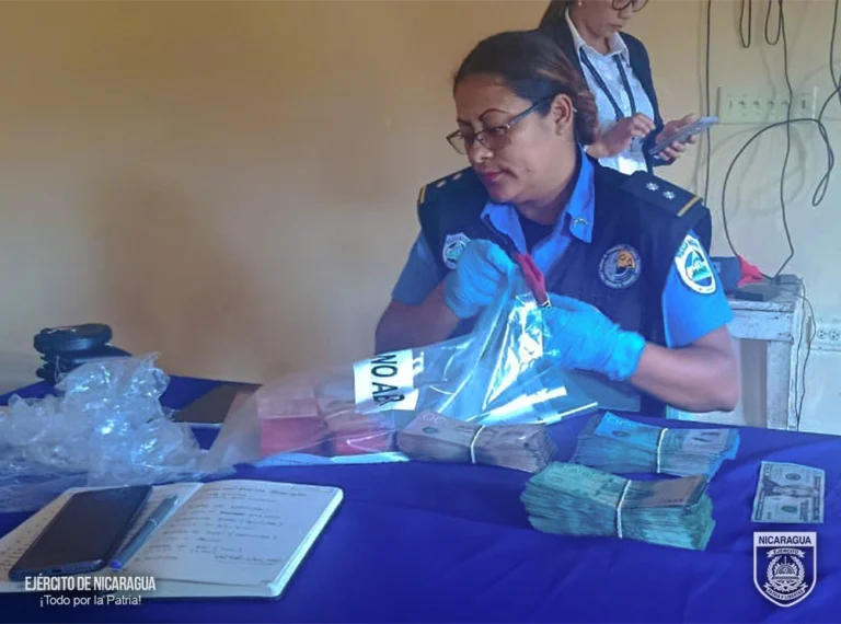 Retienen a siete ciudadanos con droga y dinero en Caribe Sur