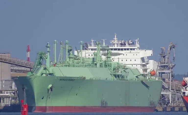 Rusia abre causa penal por ataque a buque gasero