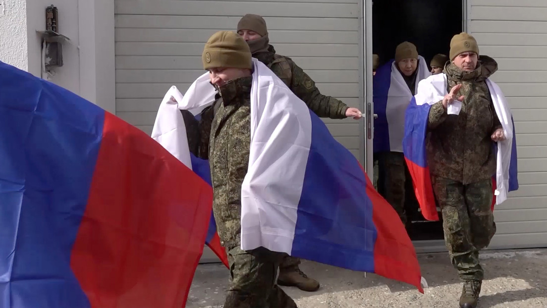 Rusia y Ucrania canjean 300 prisioneros militares