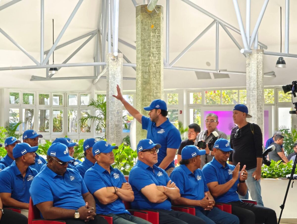 Selección de Beisbol de Nicaragua abanderada para el Clásico Mundial