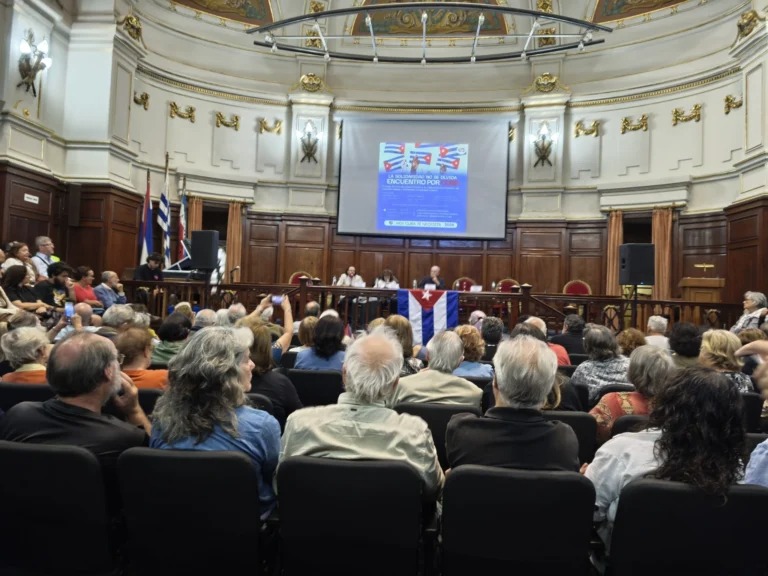 Uruguayos expresan solidaridad con Cuba