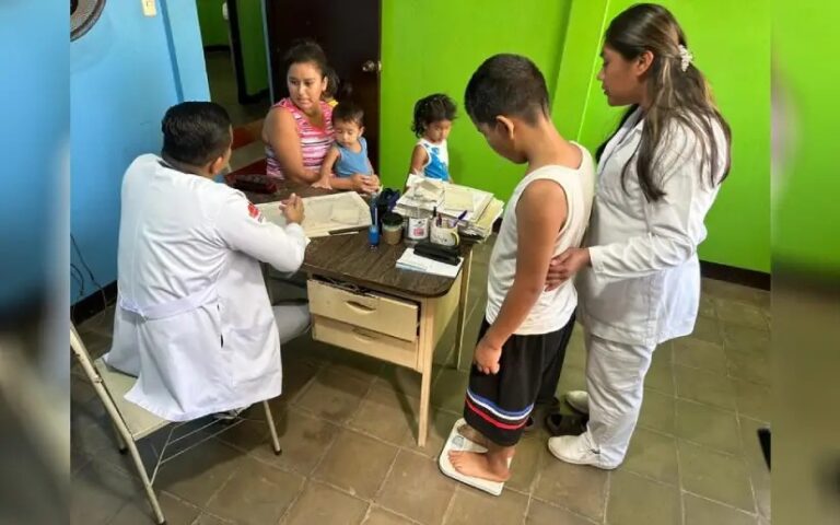 Especialistas llegan a brindar atención de calidad hasta el barrio Acahualinca