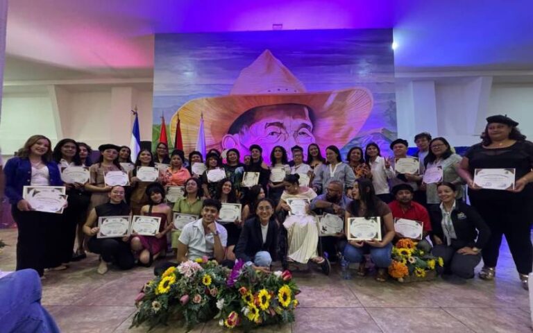 Certificamos a jóvenes muralistas