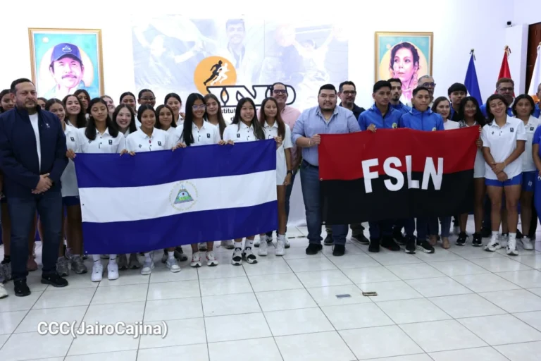 Abanderan a selecciones de fútbol femenino y ciclismo