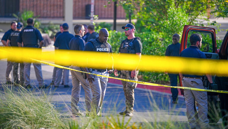 Abren investigación a OpenIA por tiroteo masivo