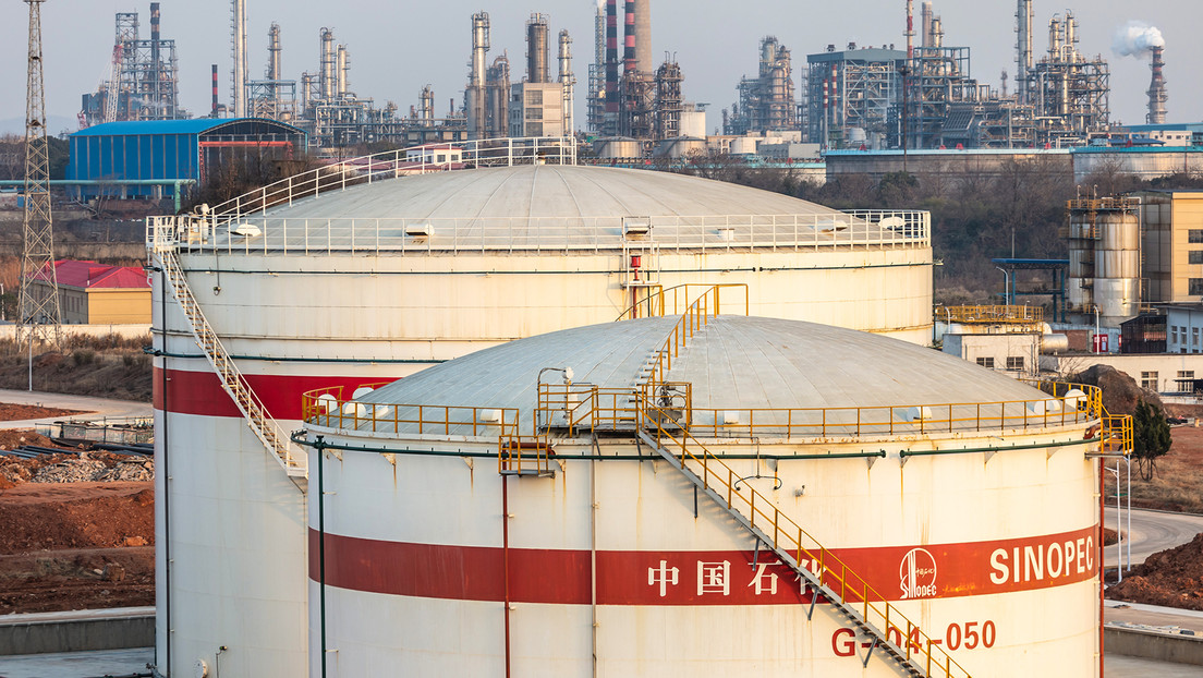 China autorizó a refinerías estatales recurrir a reservas comerciales de petróleo