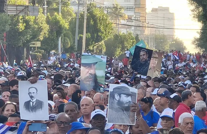 Cuba conmemora el 65 aniversario de la proclamación de carácter socialista