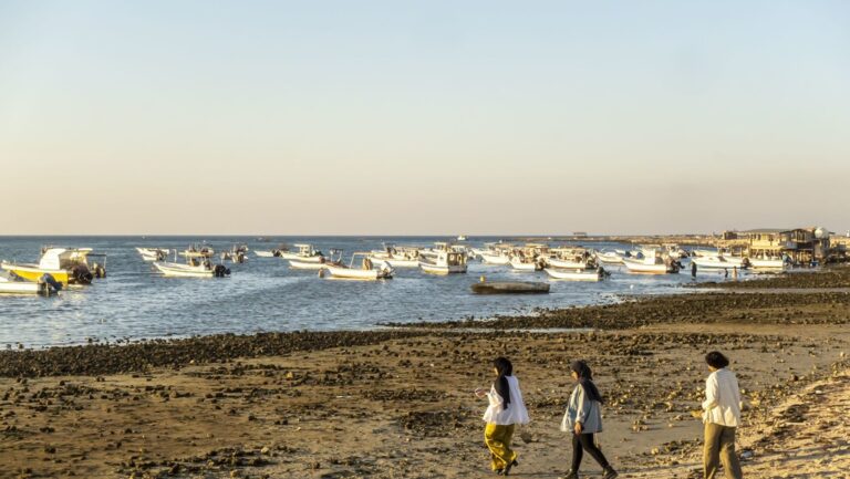 Derrame de petróleo en el Golfo Pérsico podría afectar el suministro de agua