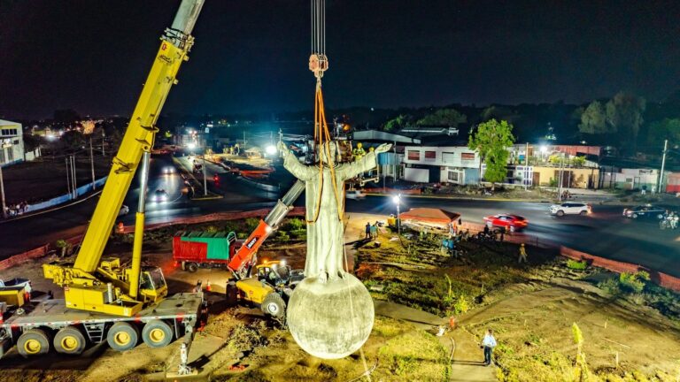Desinstalan la escultura Cristo Rey en rotonda de Managua