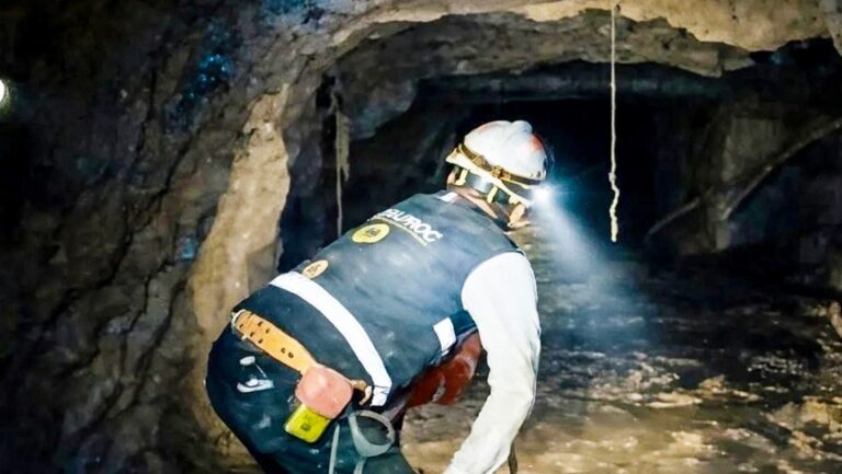 Encuentran a un minero después de estar atrapado 13 días