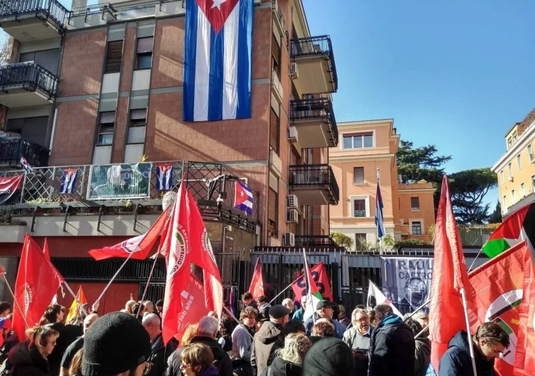 Federconsumatori se Suma a Manifestación en Roma Contra el Bloqueo a Cuba
