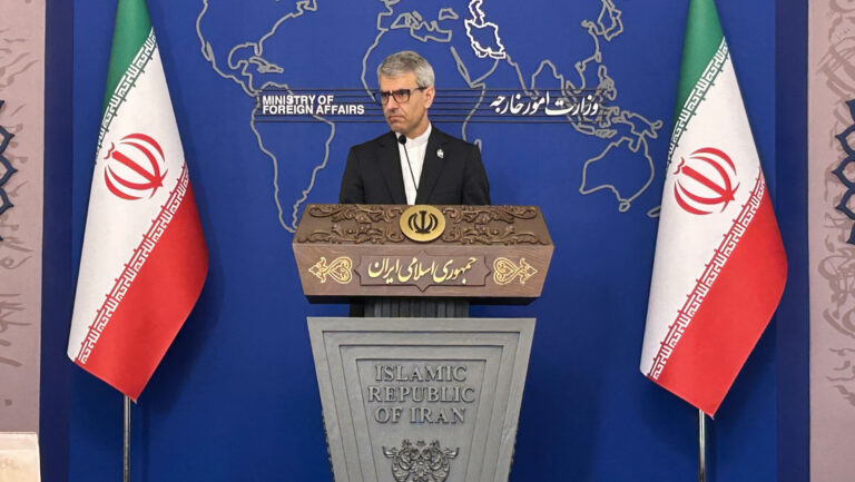 Irán mantiene contacto permanente con Rusia y China