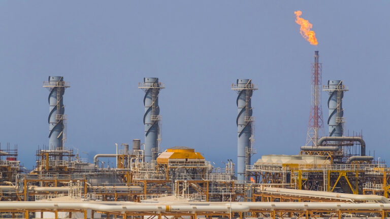 Israel ataca planta petroquímica clave de Irán en Asaluyeh